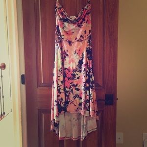 Maternity high low maxi-dress.